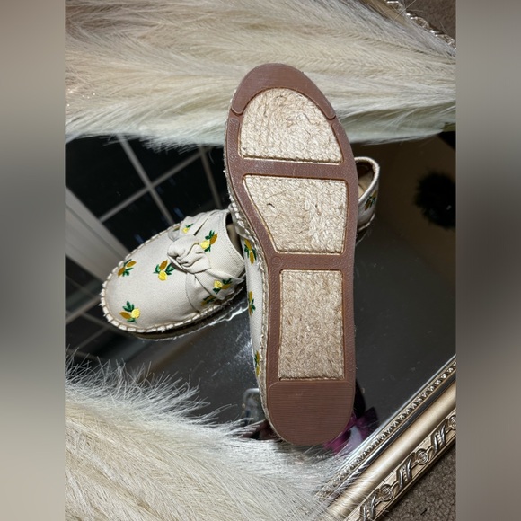 [[NWOT]] TALBOTS IZZY LEMON KNOTTED CANVAS ESPADRILLES // Size 9 - Picture 5 of 7